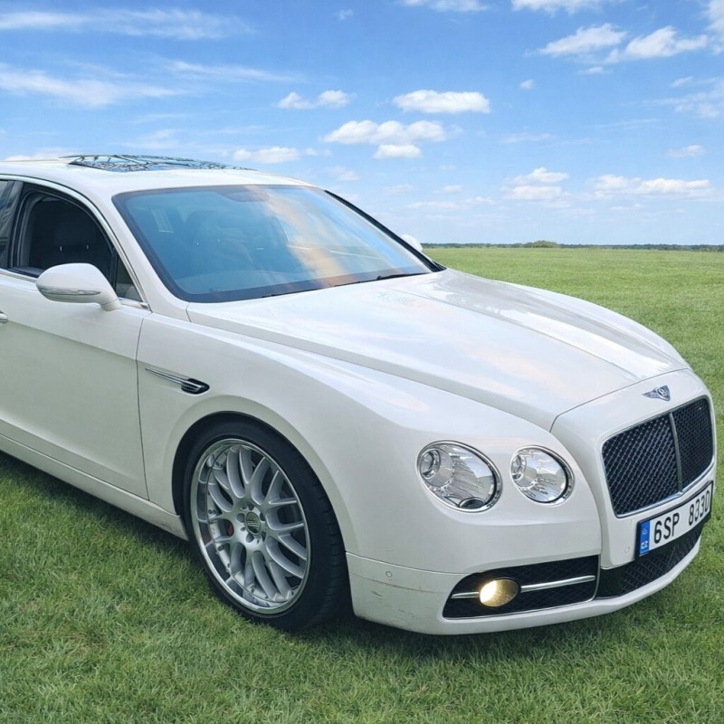 Pronájem aut s řidičem